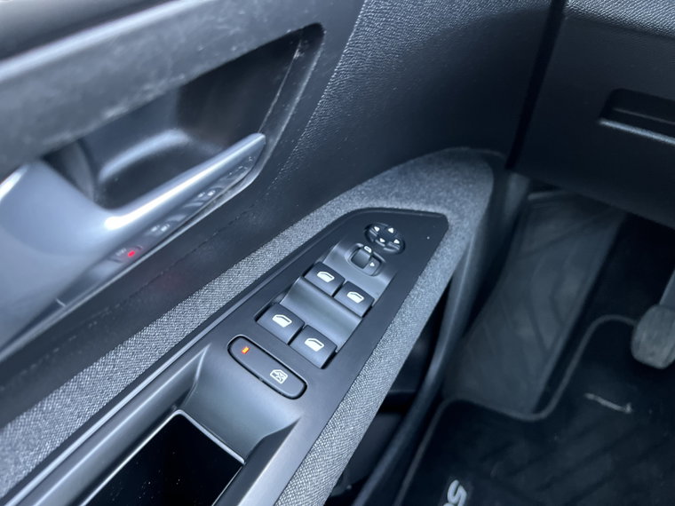 Vehicle Image 24