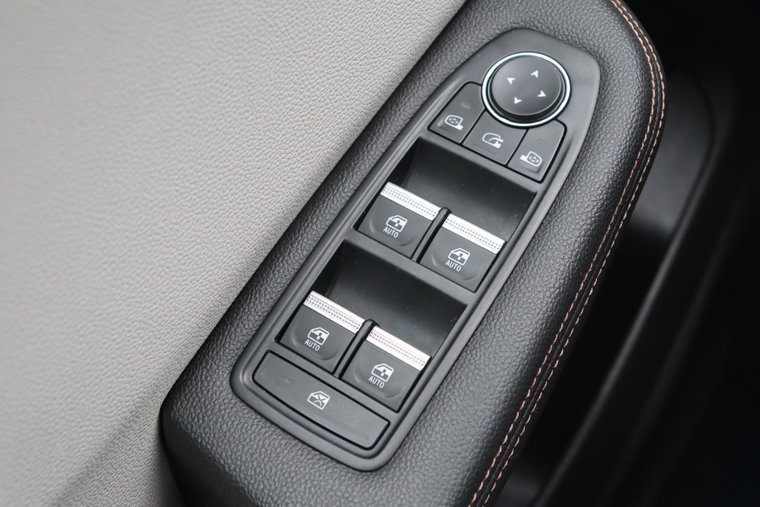 Vehicle Image 24
