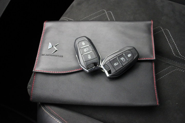 Vehicle Image 32