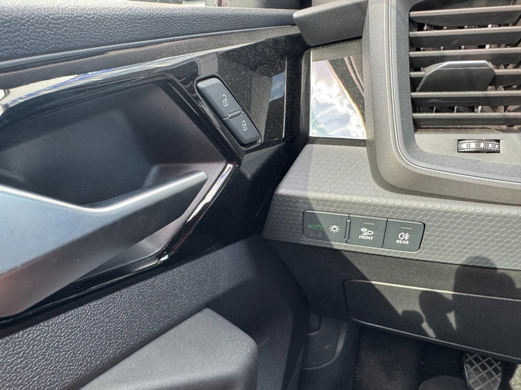Vehicle Image 26