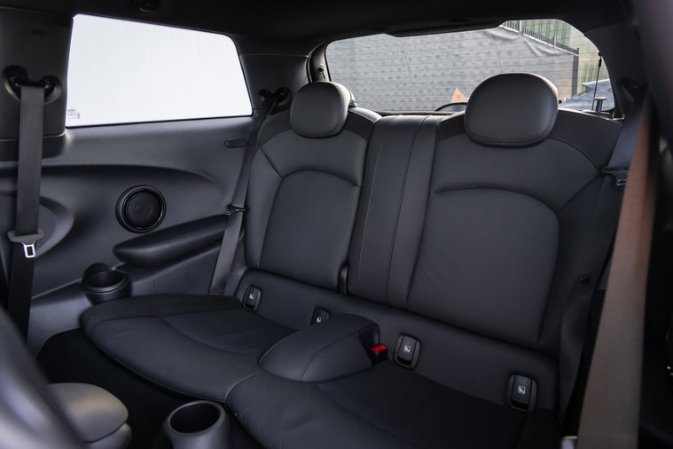 Vehicle Image 32