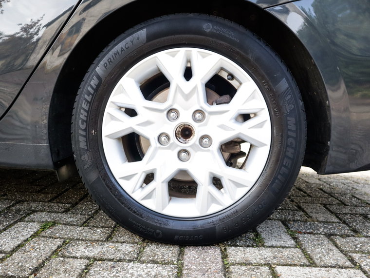 Vehicle Image 17
