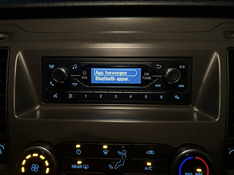 Vehicle Image 16