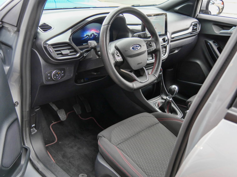 Vehicle Image 17