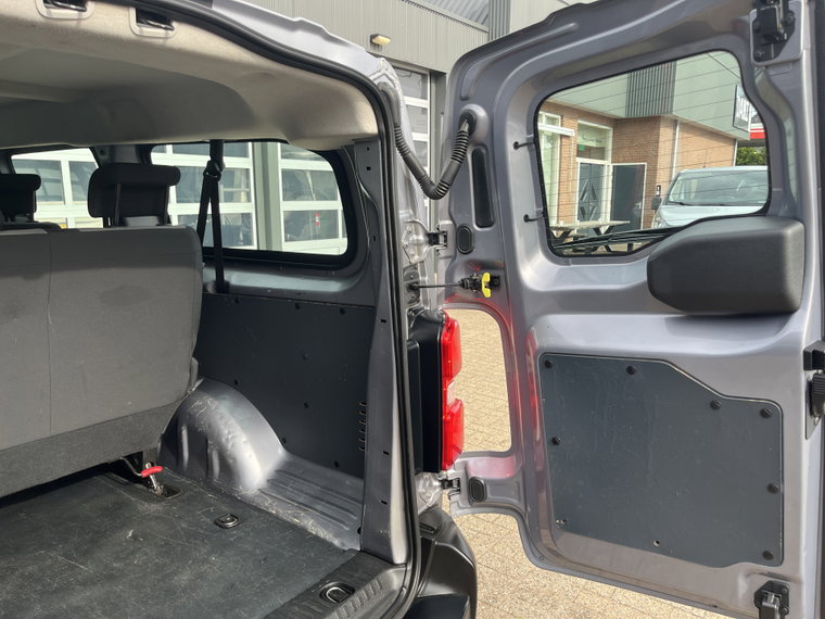 Vehicle Image 17