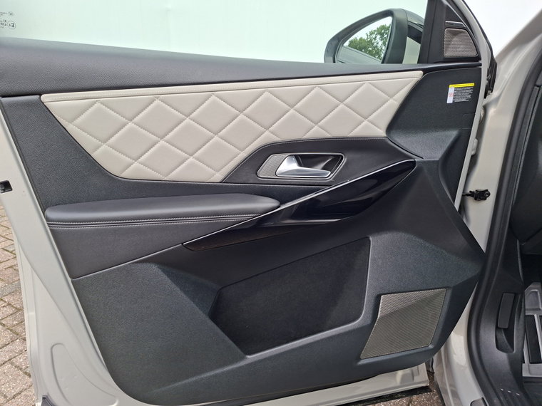 Vehicle Image 48