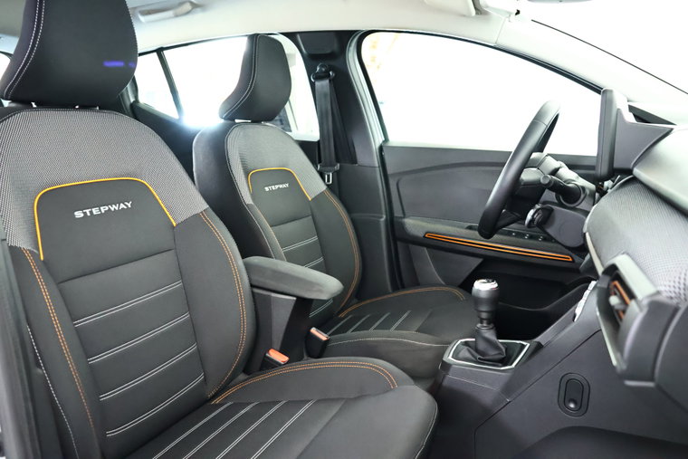 Vehicle Image 14