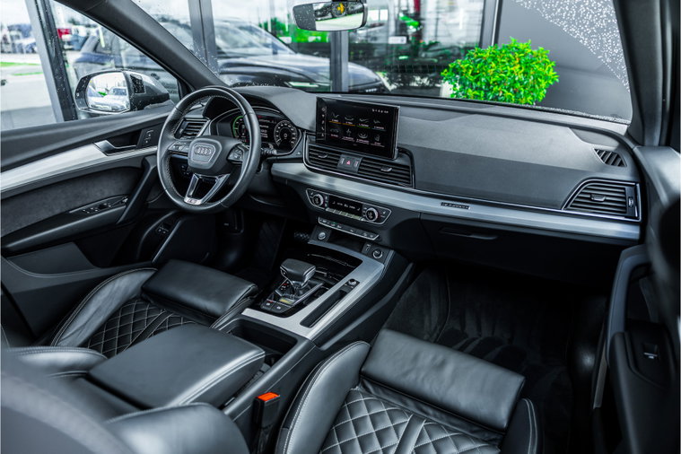 Vehicle Image 9
