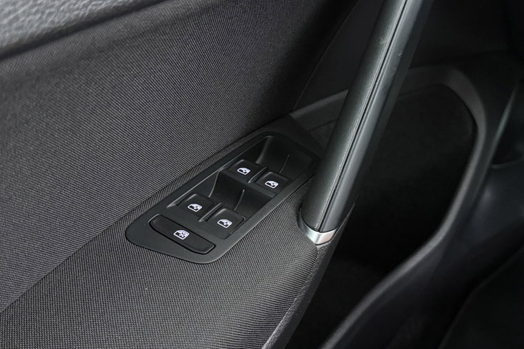 Vehicle Image 32