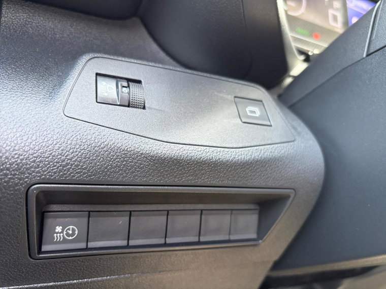 Vehicle Image 28
