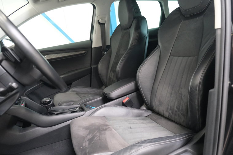 Vehicle Image 16