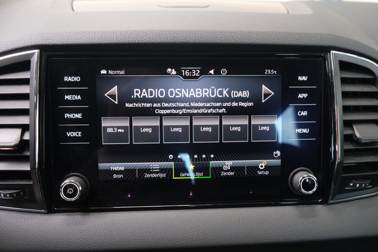 Vehicle Image 25