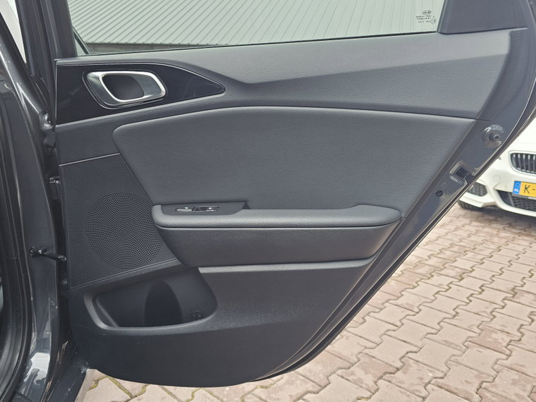 Vehicle Image 28