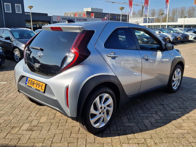 Vehicle Image 4