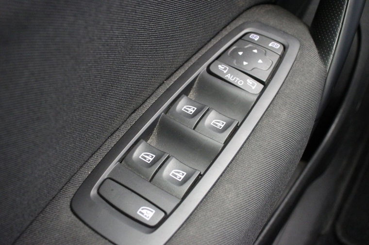Vehicle Image 28