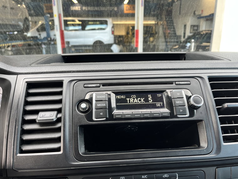 Vehicle Image 32