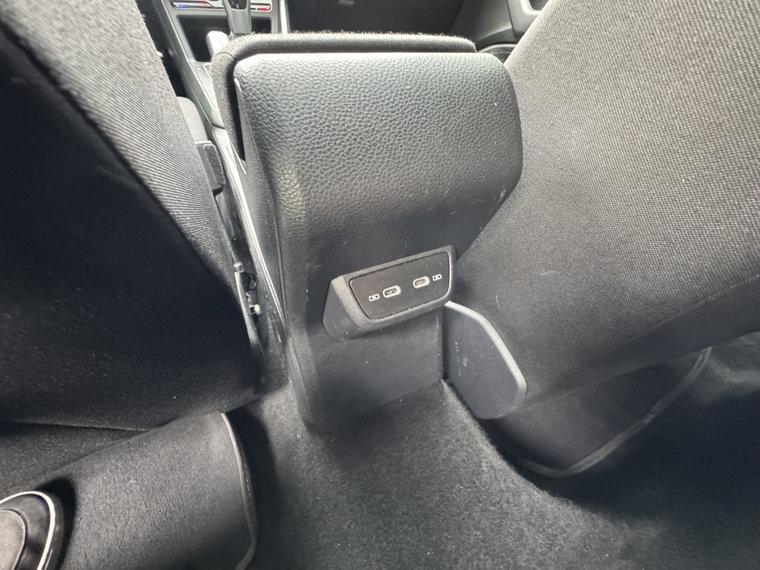 Vehicle Image 32