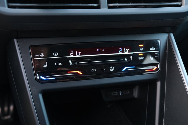 Vehicle Image 28