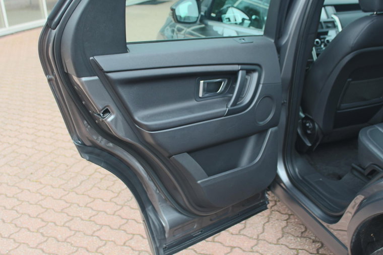 Vehicle Image 25