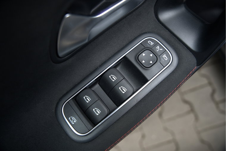 Vehicle Image 28