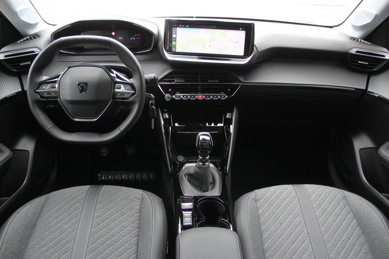 Vehicle Image 25