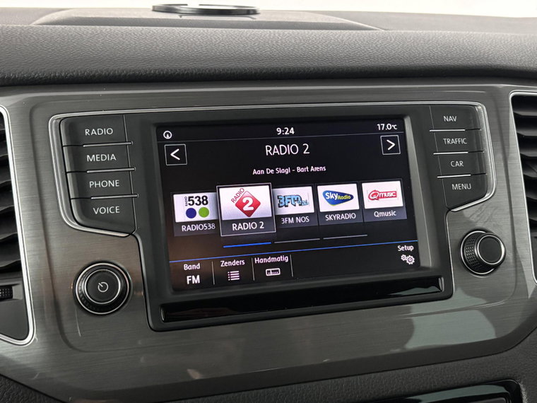 Vehicle Image 25