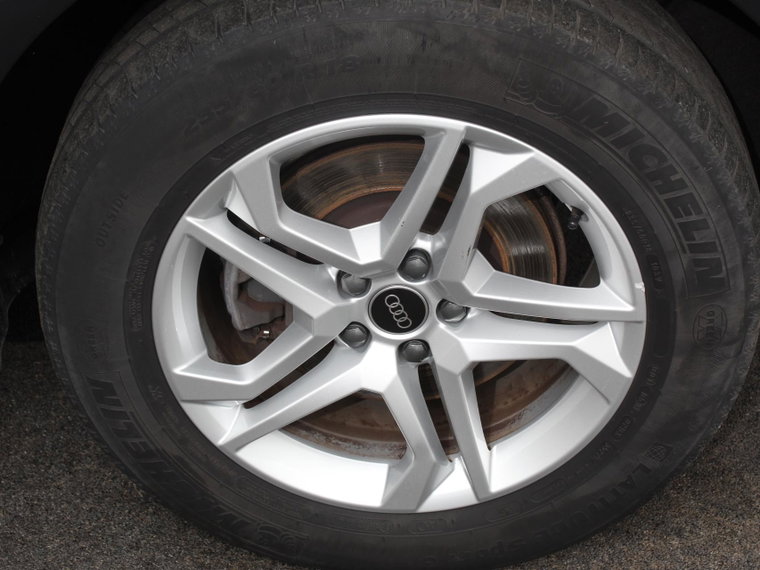 Vehicle Image 30