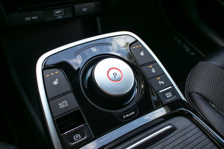 Vehicle Image 25
