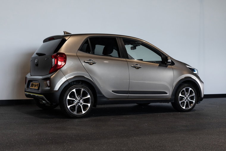 Vehicle Image 12