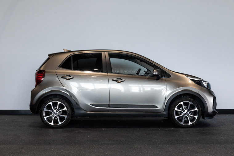 Vehicle Image 6