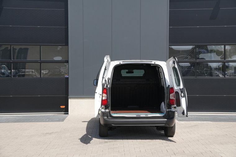 Vehicle Image 7