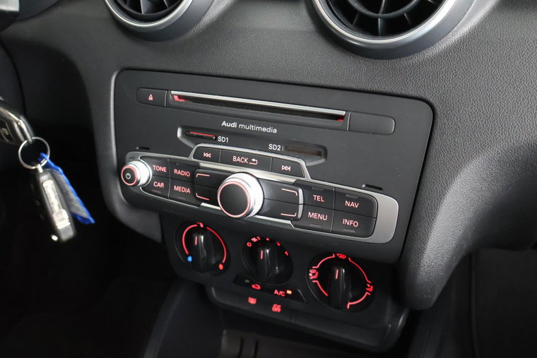 Vehicle Image 25