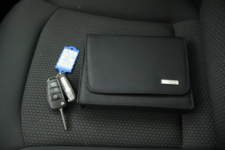 Vehicle Image 32