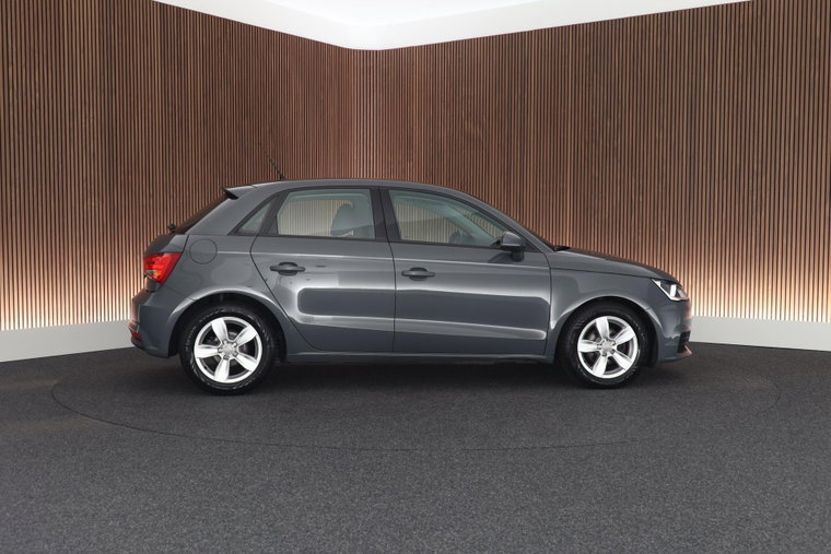 Vehicle Image 8