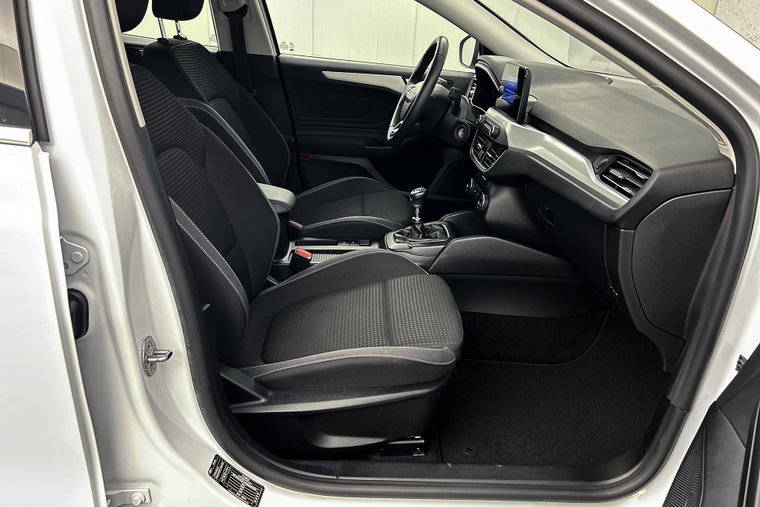 Vehicle Image 32