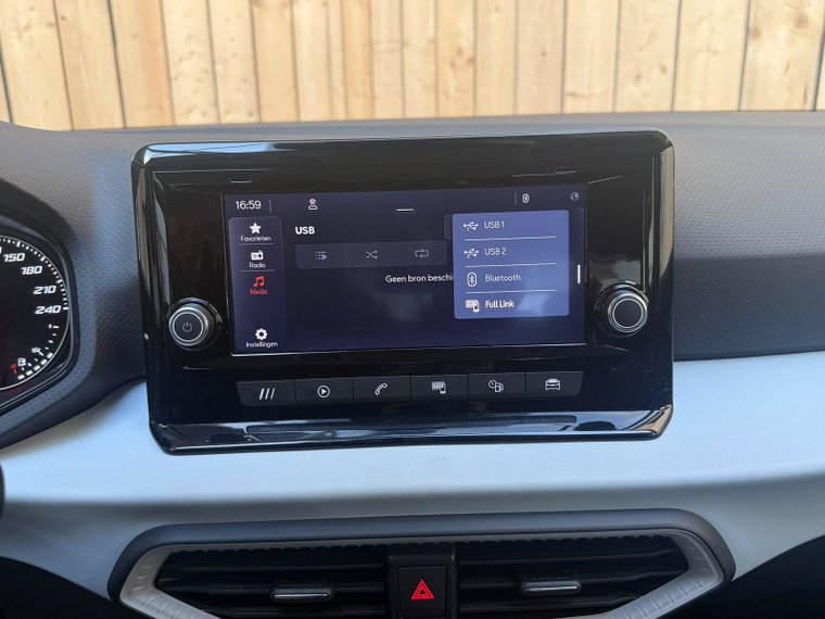 Vehicle Image 16