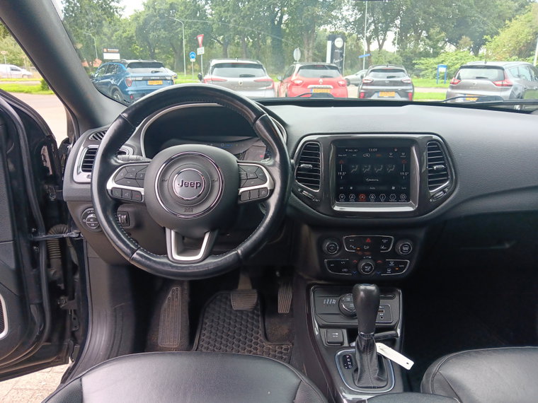 Vehicle Image 17