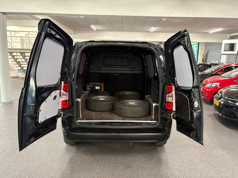 Vehicle Image 21