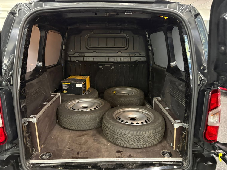 Vehicle Image 22
