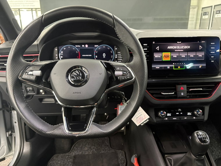 Vehicle Image 12