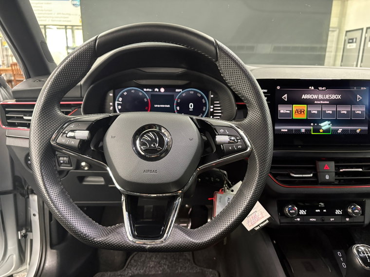 Vehicle Image 13