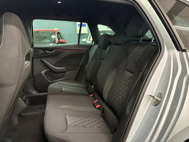 Vehicle Image 30