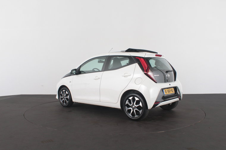 Vehicle Image 6