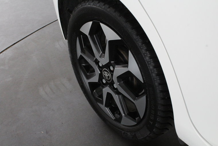Vehicle Image 9