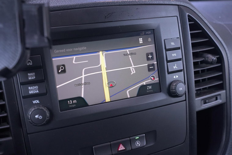 Vehicle Image 25