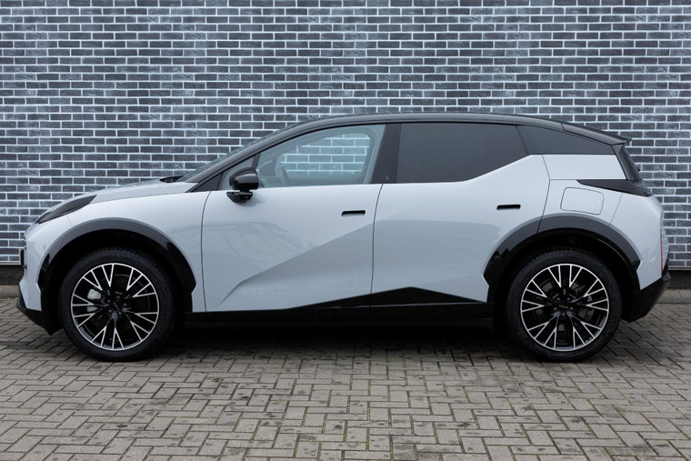 Vehicle Image 3