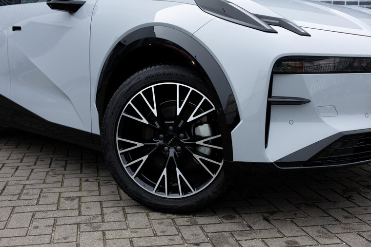 Vehicle Image 12