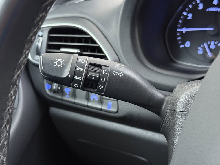 Vehicle Image 25