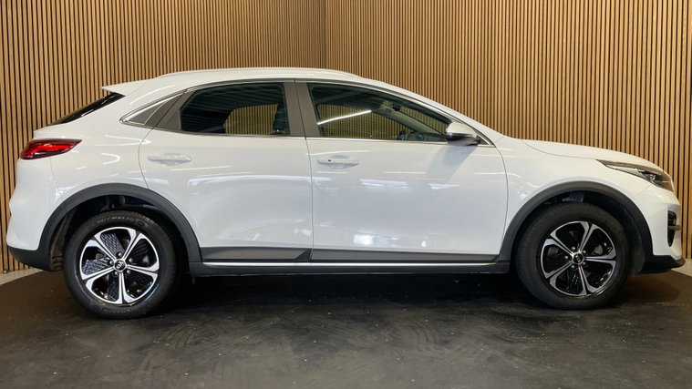 Vehicle Image 32