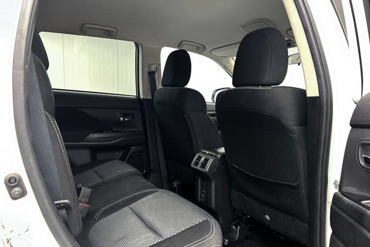 Vehicle Image 15